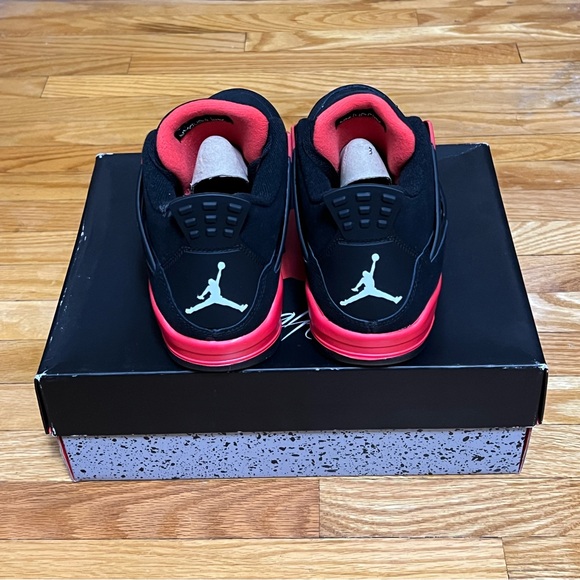 **SOLD** Jordan 4 Red Thunder- sz 7Y/8.5 Wmns - Picture 4 of 4